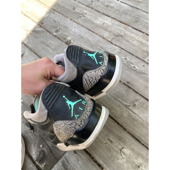 2023 Air Jordan 3 Retro "Green Glow" Size 9.5 Men's - Picture 7 of 8
